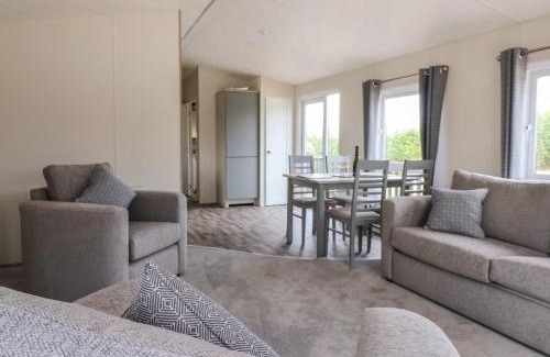 Great Hatfield House | Meadows Park 4