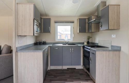 Great Hatfield House | Meadows Park 4