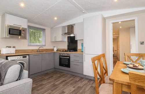 Carnforth Cottage | MEADOWSWEET LODGE, pet friendly, with a garden in Arkholme