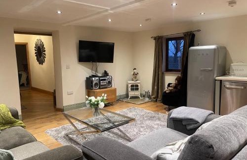 Otley House | Meagill Cottage a Cozy retreat with hot tub