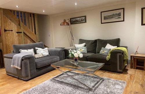 Otley House | Meagill Cottage a Cozy retreat with hot tub