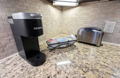 Astrodome Apartment | Med Center & MD Anderson 1 mile | King Bed | Pool