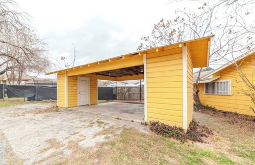 Jefferson Apartment | Medical Center/Downtown Spanish style retreat