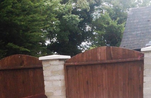 Athy House | Medowview Garden Bungalow / Hot Tub