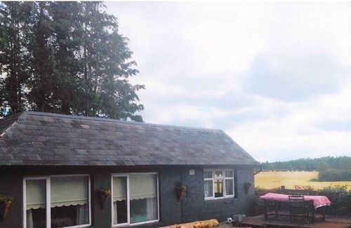 Athy House | Medowview Garden Bungalow / Hot Tub
