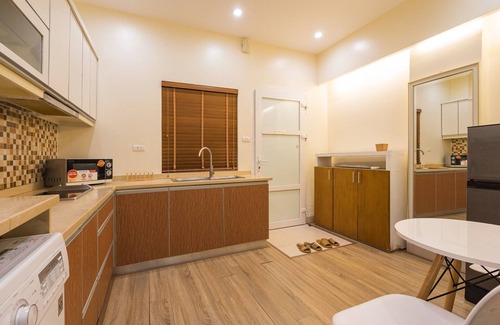 Trang Tien Apartment | Mee's - 1min walk to Hoan Kiem Lake & Opera House
