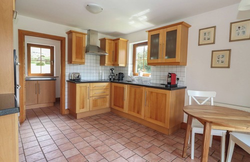 Glenbeigh Cottage | MEENTEOG, family friendly, with open fire in Glenbeigh, County Kerry
