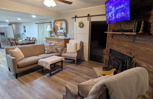 Waco House | Meg's Place on the River. steps away from the Brazos River in China Spring