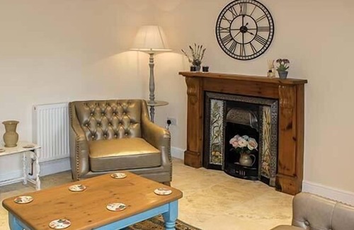 Dersingham Cottage | MEGGIE'S COTTAGE, romantic, character holiday cottage in Dersingham