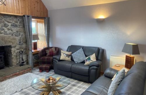 Maud House | Meikle Aucheoch Holiday Cottage, plus Hot Tub, Near Maud, in the heart of Aberdeenshire