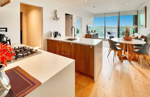 Williamstown Apartment | Melbourne Apt Resort Facilities Parking Optional