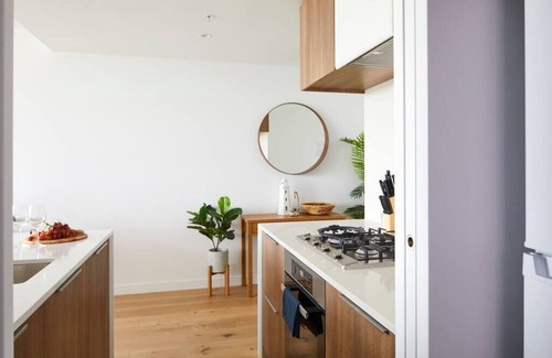 Williamstown Apartment | Melbourne Apt Resort Facilities Parking Optional