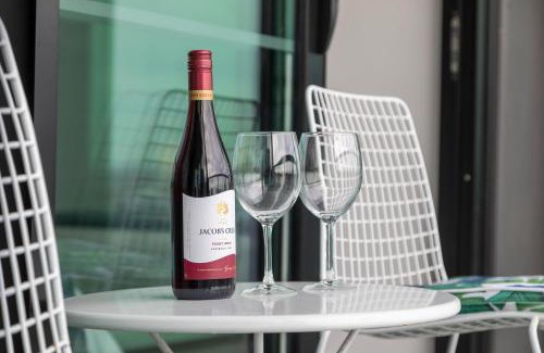 Docklands Apartment | Melbourne Lifestyle Apartments - Best Views on Collins
