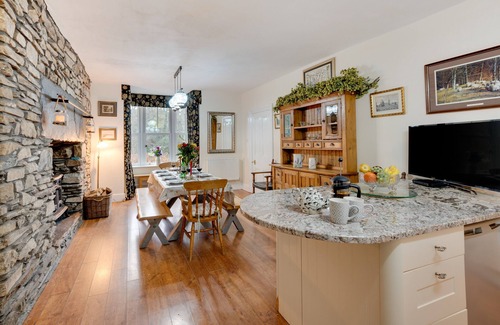 Capel Garmon House | Melin Pandy - Four Bedroom House, Sleeps 10