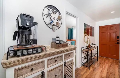 Vista House | Melrose 2 BR w/large kitchen + fireplace + patio