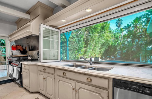 Greater Wilshire - Hancock Park House | Melrose Ave Highland Haven Estate + Pool