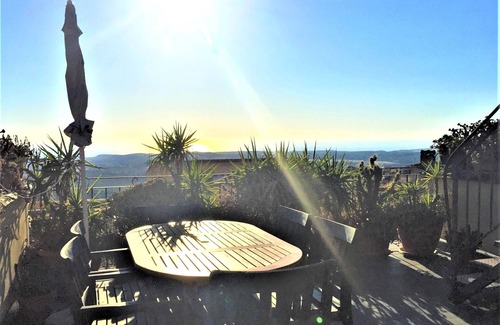 Cuglieri House | Memorable sunsets from the terraces of the house in the village of Cuglieri