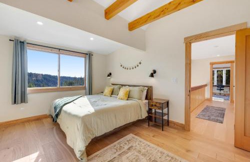 Little River House | Mendocino Redwood Retreat Home & Cottage