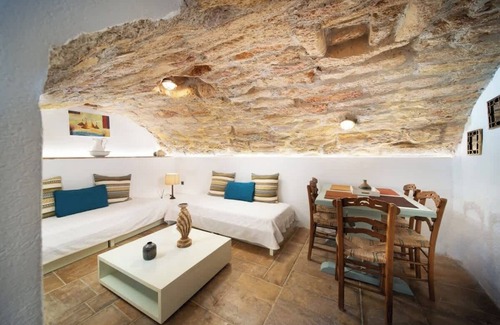 Monemvasia House | Menexes Suites Castellano Suite Private Courtyard