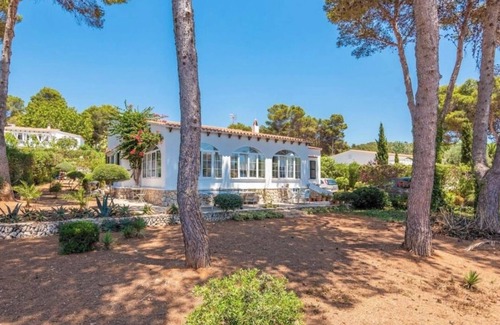 Sant Tomas Ski Chalet | Menorca Chalet Rustic Sunny Retreat by the Sea