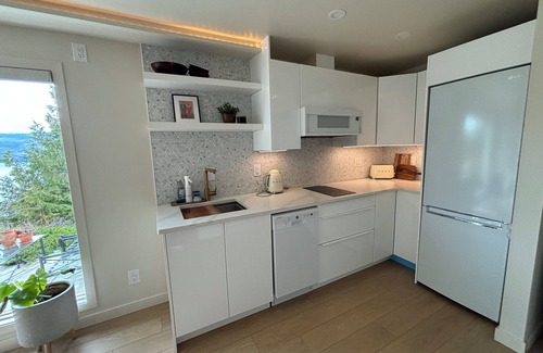 Central Okanagan Apartment | Menu Vista Modern Lakeview Retreat
