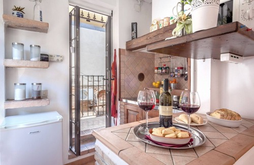 Ferrara Apartment | Mercato Fancy Studio near the Castle