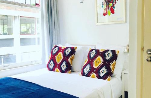 Haarlemmerbuurt Bed & Breakfast | Mercedes Bed&Breakfast Amsterdam