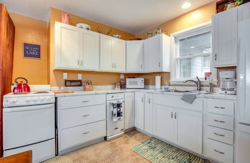 Mercer Cottage | Mercer Cottage on Crystal Lake w/Private Dock!