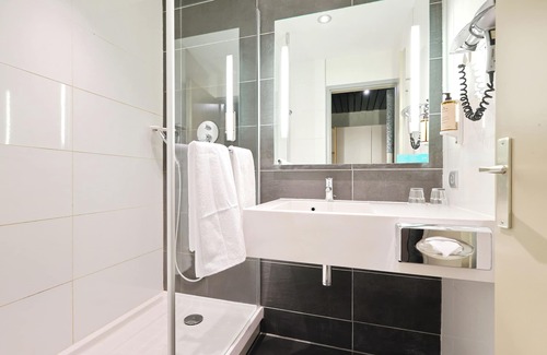 Quartier Capuche-Allies Hotel | Mercure Grenoble Centre Porte des Alpes