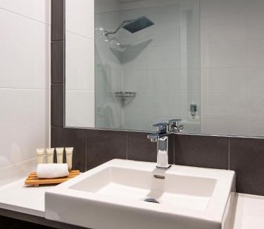 Birtinya Hotel | Mercure Sunshine Coast Kawana Waters