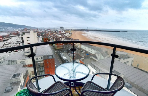 Castle Apartment | Meridian Quay Apartments