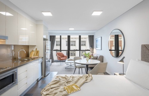 Brisbane Central Business District Apartment | Meriton Suites Adelaide Street, Brisbane