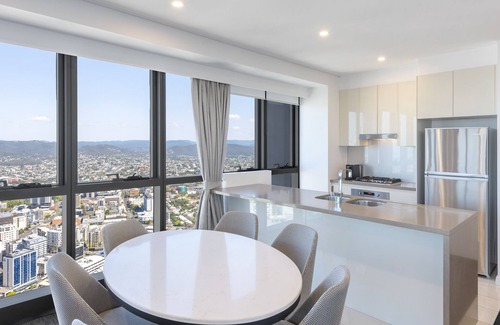 Brisbane Central Business District Apartment | Meriton Suites Adelaide Street, Brisbane