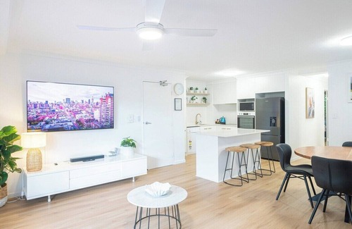 Mermaid Beach Apartment | Mermaid Beach 2BR Heated Pool