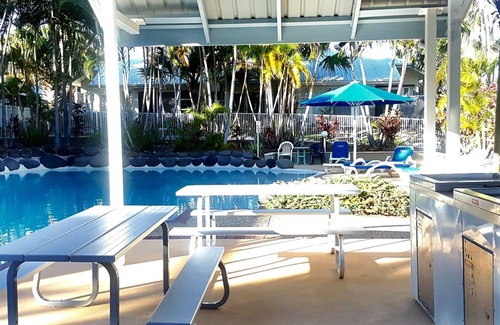 Mermaid Beach Villa | Mermaid Beach 5 min stroll! Pacific Fair 8 min! Ground level, private.