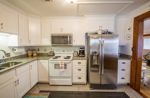 Saint Simons Island Cottage | Mermaid Cottage Priv Heated Pool! 4th Night Free September and October!