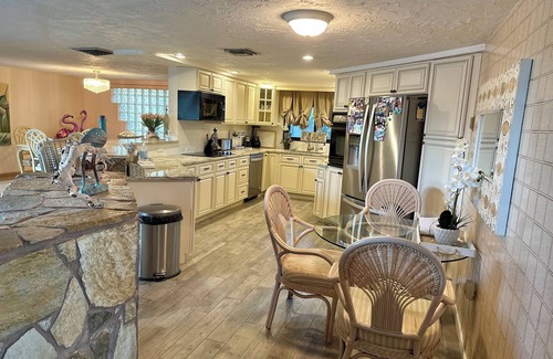 Gulf Harbors House | Mermaid's Cove🧜🏻‍♀️🌊GORGEOUS PREMIER WATERFRONT Home! PRIVATE DOCK-FAST Gulf access!