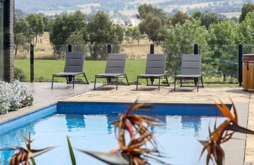 Merrijig House | Merrivale Hill, Merrijig - Sleeps 10