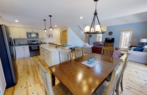 New Durham House | Merrymeeting Lake-Relaxing Getaway-Modern, Spacious Home- Private Setting
