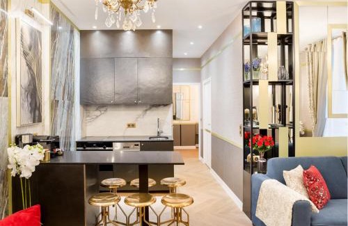 Grenelle Apartment | Merveil - Luxury Suite - Tour Eiffel - Laos