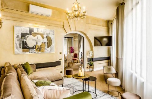 1st Arrondissement Apartment | Merveil Signature Suite - Valois - Louvre view