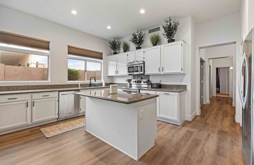 East Mesa House | Mesa Arizona Oasis w/Pool, BBQ & Vaulted Ceilings