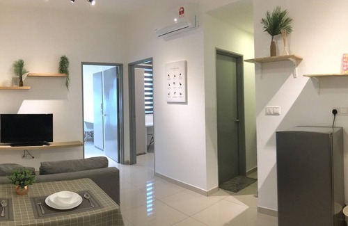 Nilai Condo | Mesahill Nilai cozy homestay beside mall ,near Airport KLIA & F1 Sepang [Wifi]