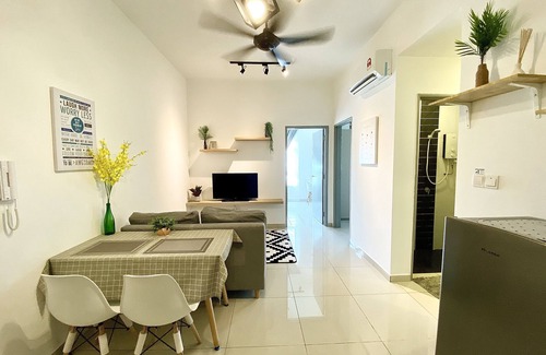 Nilai Condo | Mesahill Nilai cozy homestay beside mall ,near Airport KLIA & F1 Sepang [Wifi]