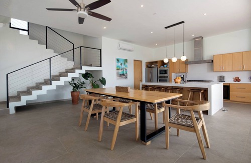 Cerritos House | Mesmerizing Views of Ocean and Mountains 2 minute walk to the beach!