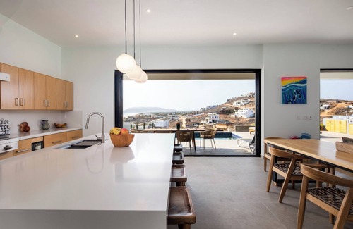 Cerritos House | Mesmerizing Views of Ocean and Mountains 2 minute walk to the beach!