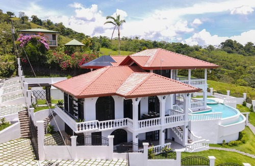 El Castillo Villa | Mesmerizing Volcano Villa Infinity Pool + Hot Tub