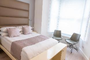 Kilburn Apartment | Messina Studios