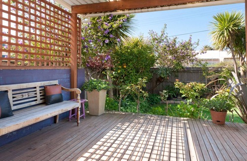 Mornington House | METRES TO THE BEACH - MORNINGTON
