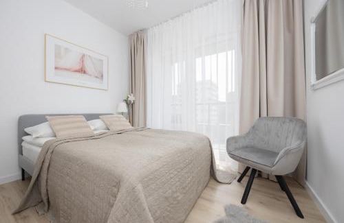 Praga Polnoc Apartment | Metro Targówek One Bedroom Apartment for 4 with Furnished Balcony by Noclegi Renters